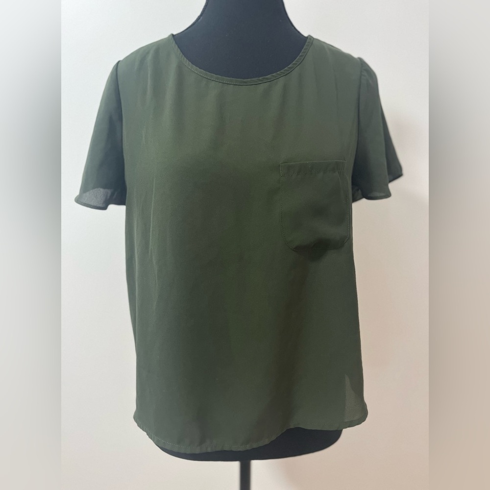 Lily White Dark Green Short Sleeve Tee